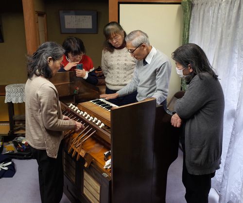 京都の教会出張修理と奏楽者への構造説明　　新川寛